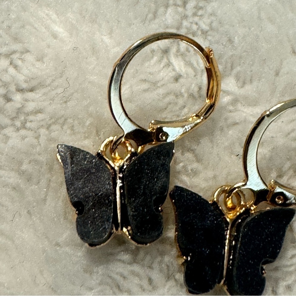 Beautiful Earrings - Picture 3 of 6